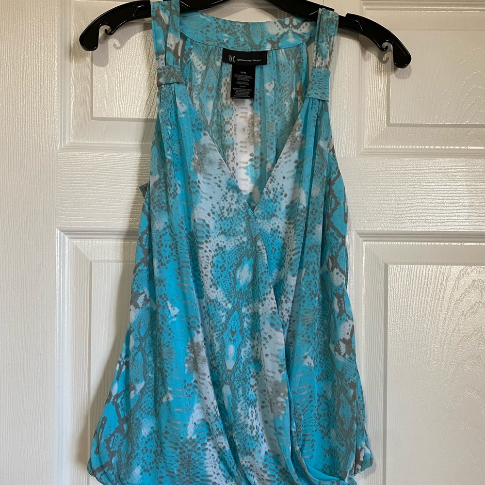 Sleeveless blue blouse very flowy
